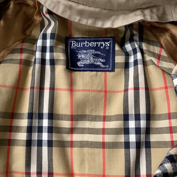 Burberry’s “Burberry” Trench Coat 🧥 - Picture 14 of 15
